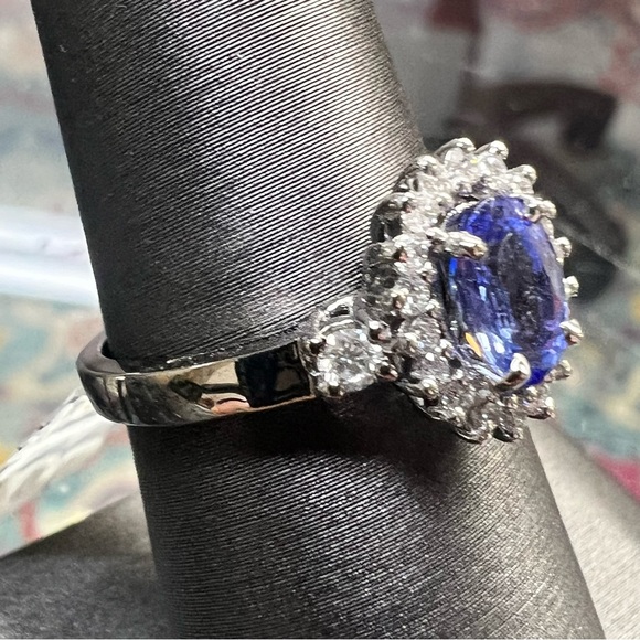 14k White Gold Diamond & Tanzanite Ring - Picture 3 of 9